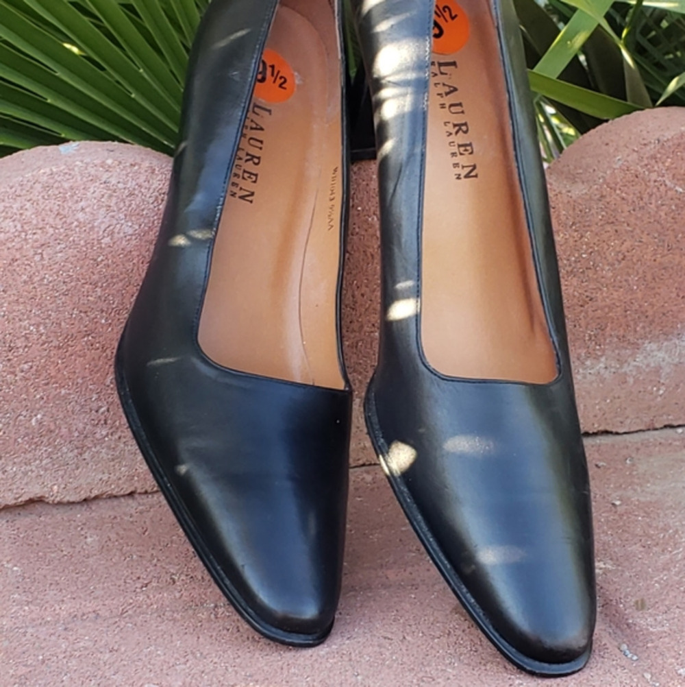 Lauren Ralph Lauren vintage heels - Picture 2 of 4